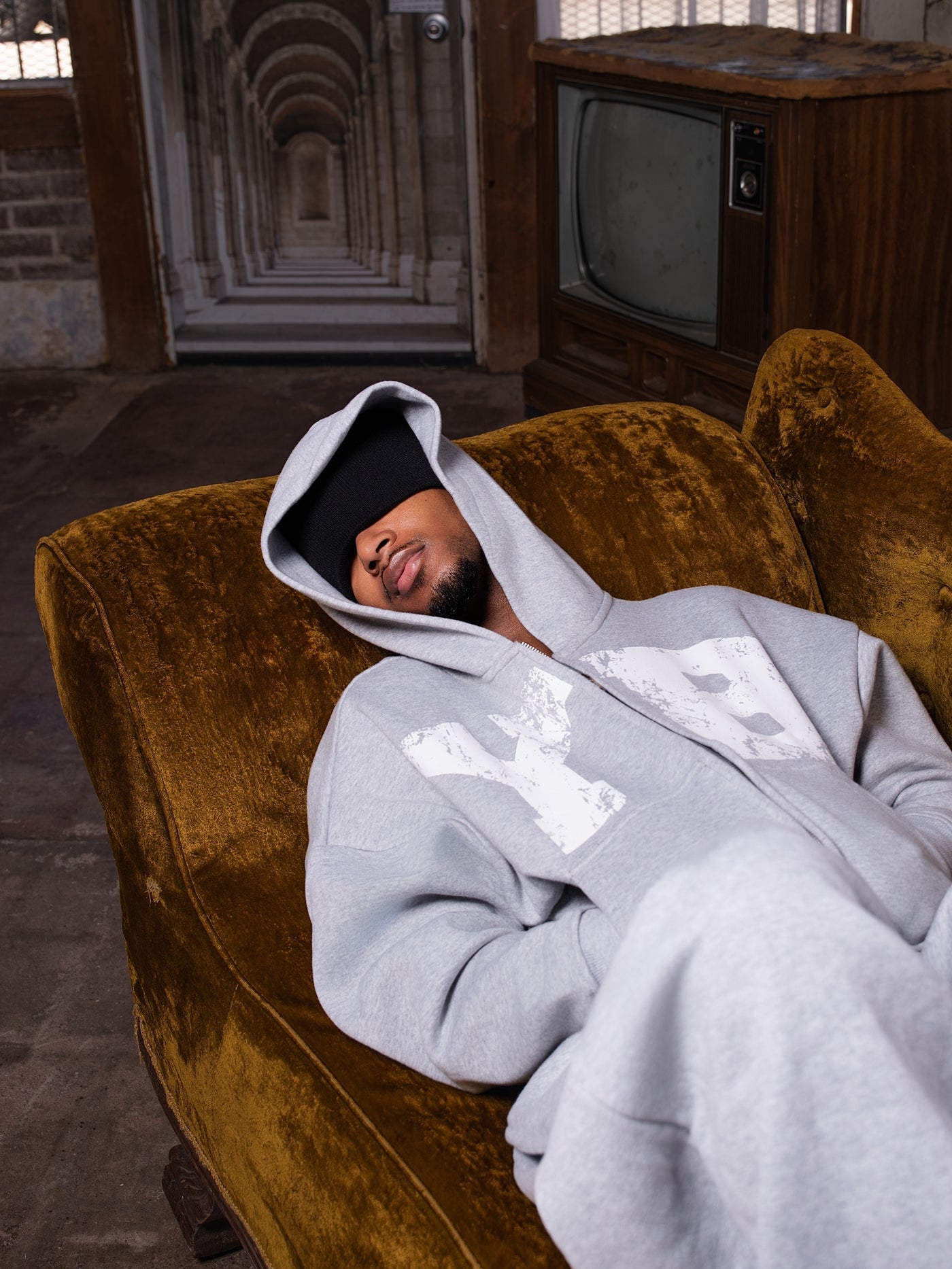 GREY YB LOGO ZIPUP