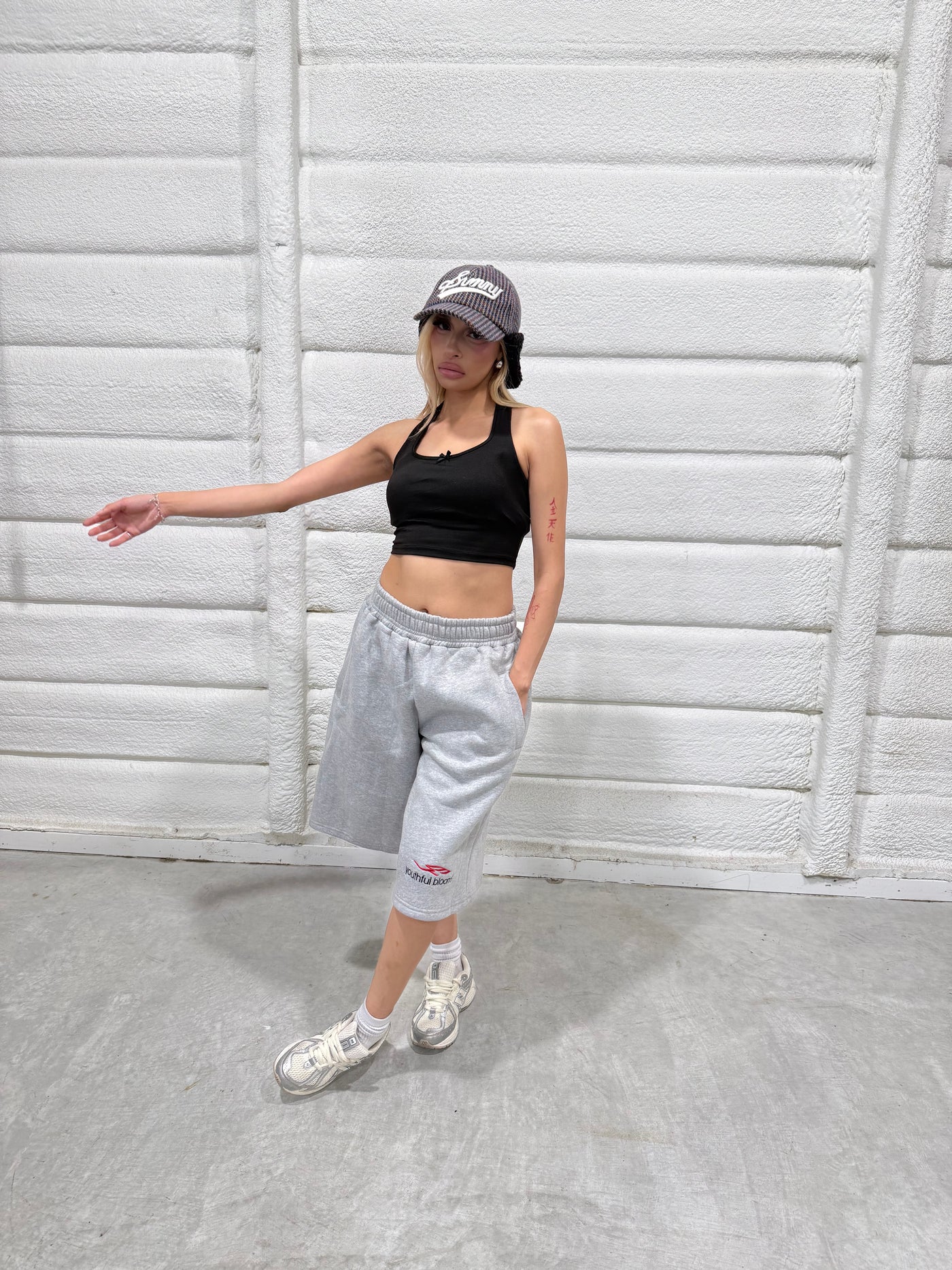 GREY YB LOGO SHORTS